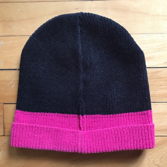 LE CHÂTEAU SCARF AND TUQUE - Picture 3 of 3